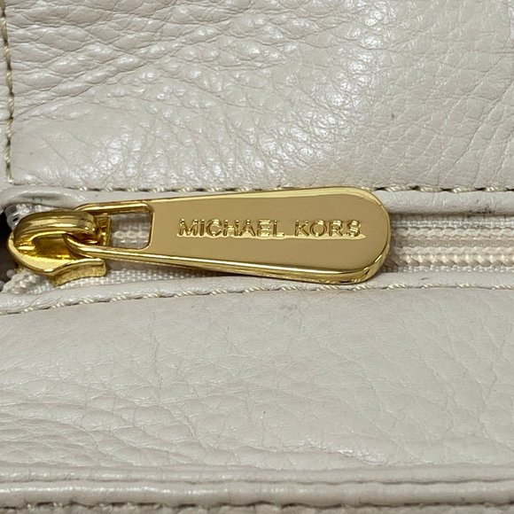 Michel by Michael Kors Jet Set Vanilla Chain Tote - Picture 4 of 9